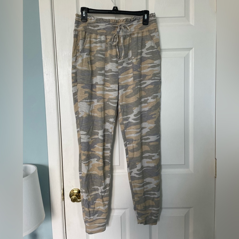 Camo print joggers EXPRESS